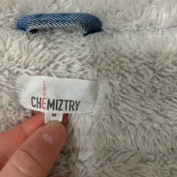 Cozy Oversized Denim Jacket - Picture 4 of 5